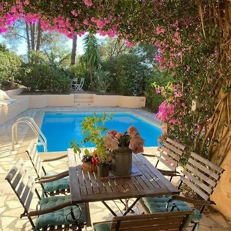 In Gigaro Met Zwembad Holiday home La Croix-Valmer